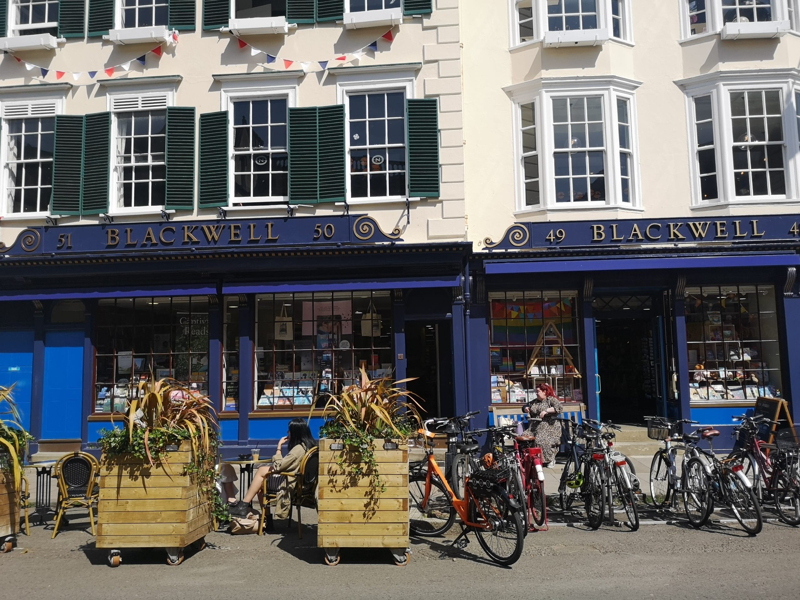 Vivien Sieber Signs copies of her book KINDO and KINDER at Blackwells Famous book shop in Oxford (1)