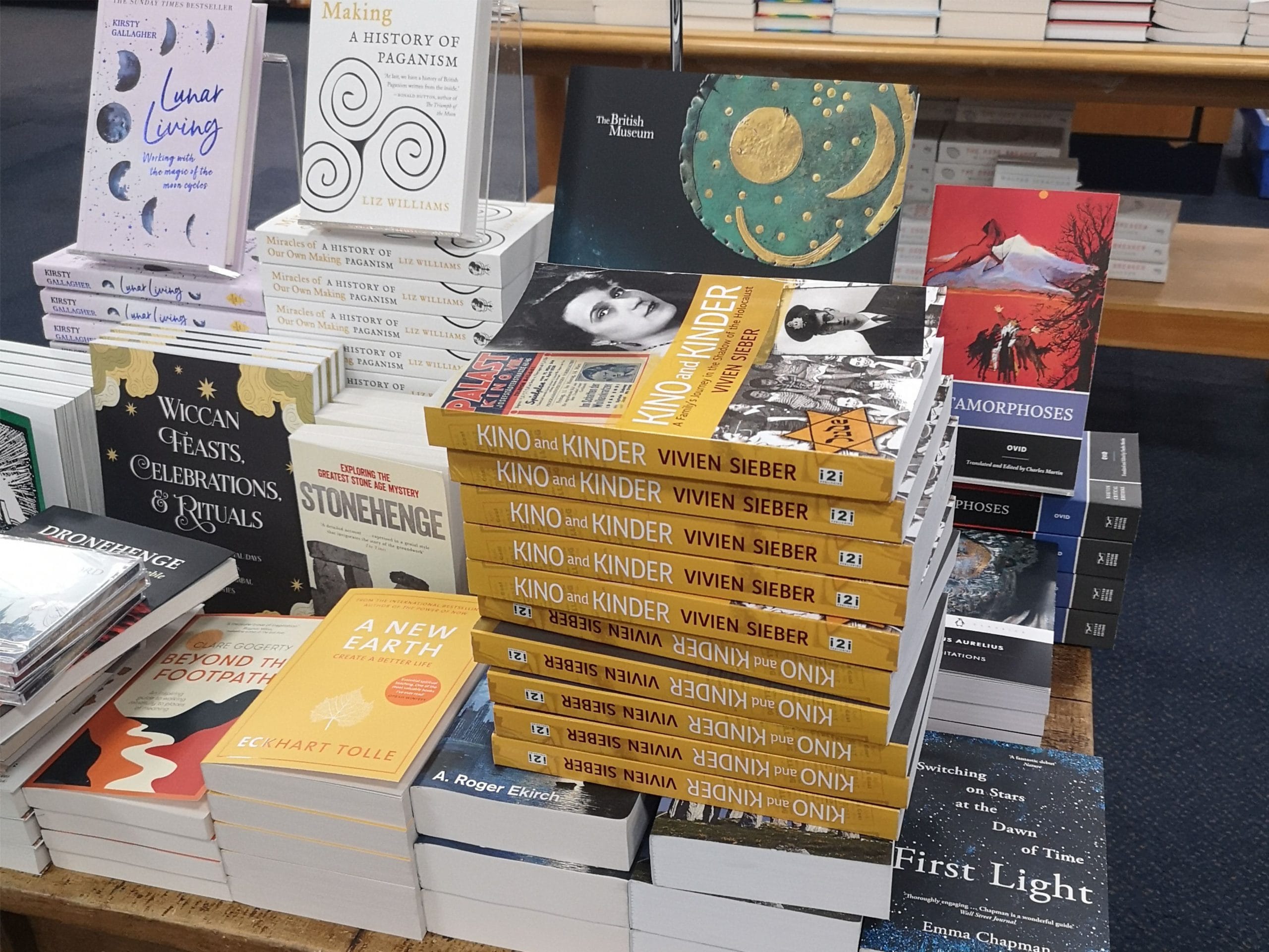 Vivien Sieber Signs copies of her book KINDO and KINDER at Blackwells Famous book shop in Oxford